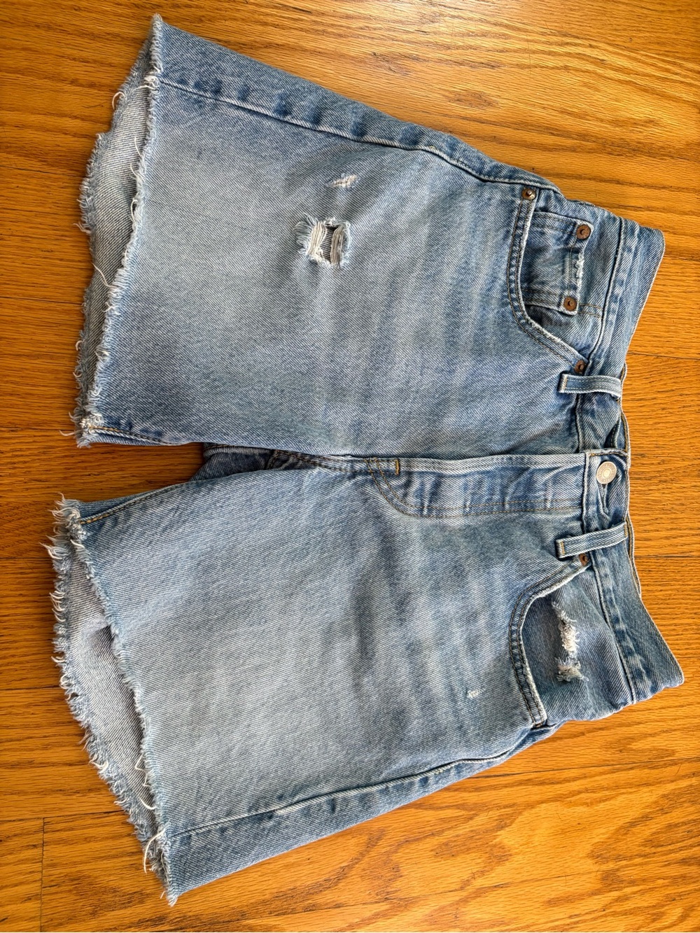 Women’s 501 Levi's Light Wash button fly Shorts size 25
